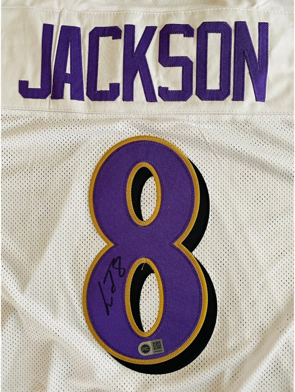 Lamar Jackson Signed Jersey With COA (PC608938)